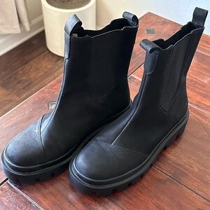TOMS Rowan Black Pull On Leather Chelsea Boots Women’s 9.5 (EU 41)